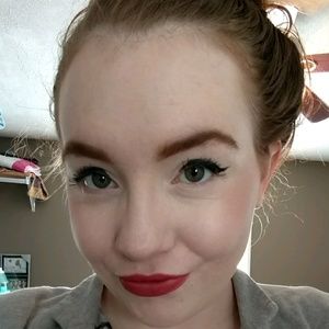 Meet your Posher, Caitlin